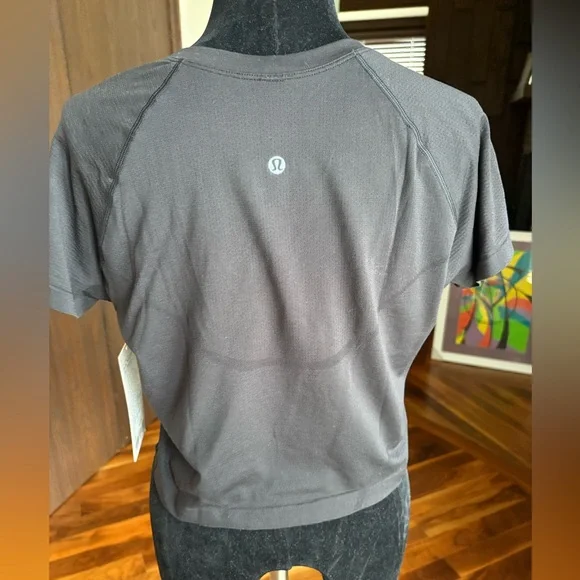 Lululemon Athletica Swiftly Tech 2.0 Cropped Tee, Black size 12, NEW - Picture 7 of 12